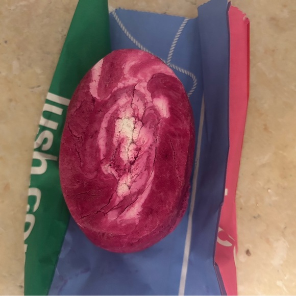 Lush comforter bubble bar - Picture 3 of 3